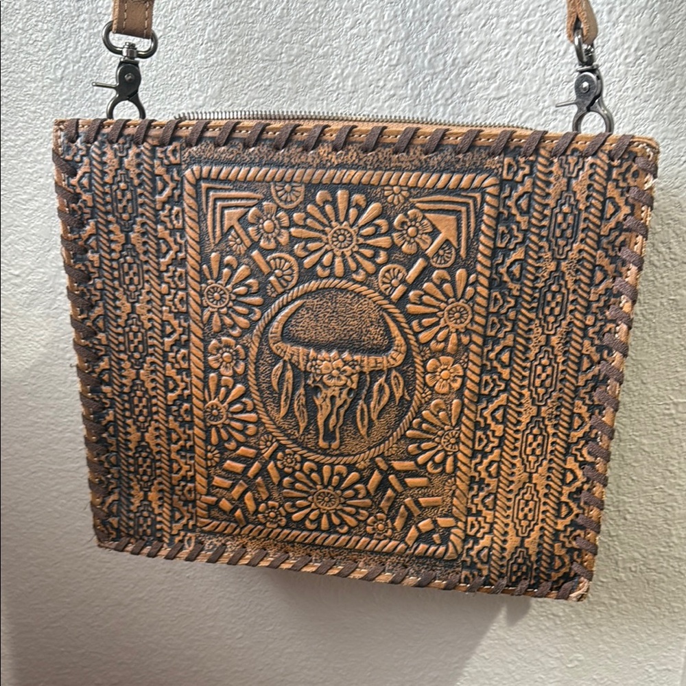 Urbana’s Western Crossbody Leather